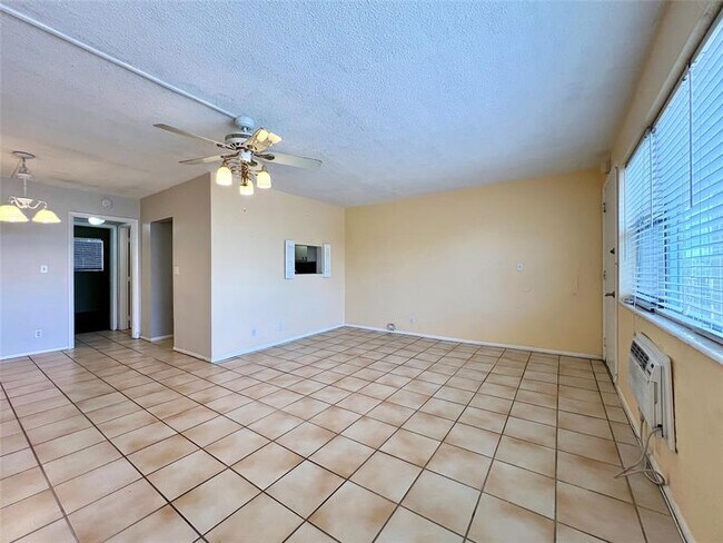 Building Photo - 625 Antioch Ave
