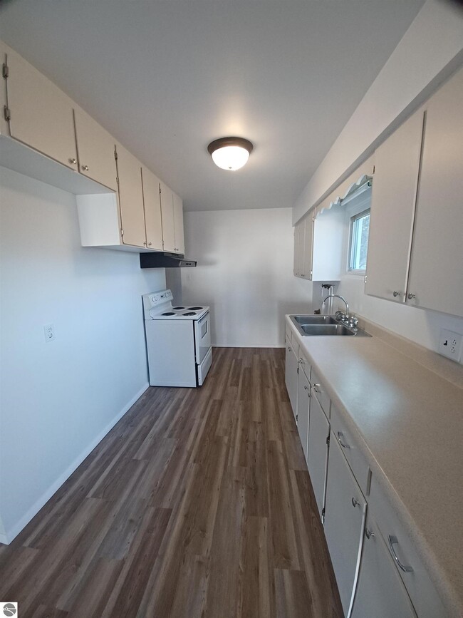 Foto del edificio - 4142 E River Rd