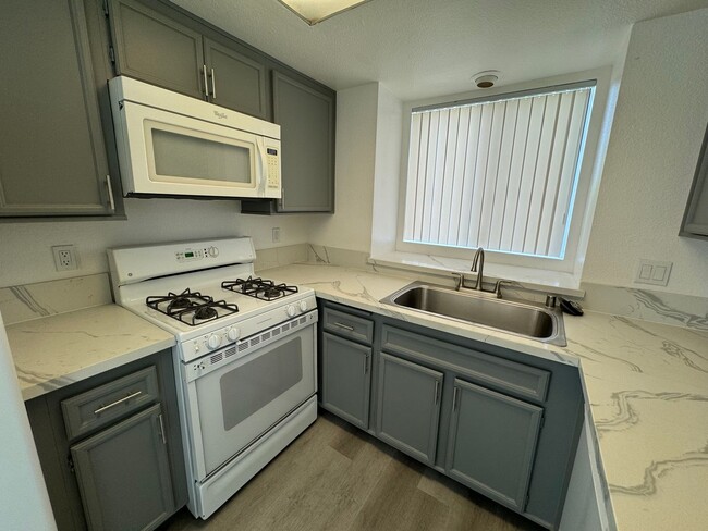 Building Photo - Granite Hills Townhome