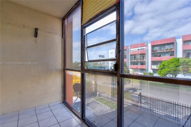 Foto del edificio - 6095 W 19th Ave
