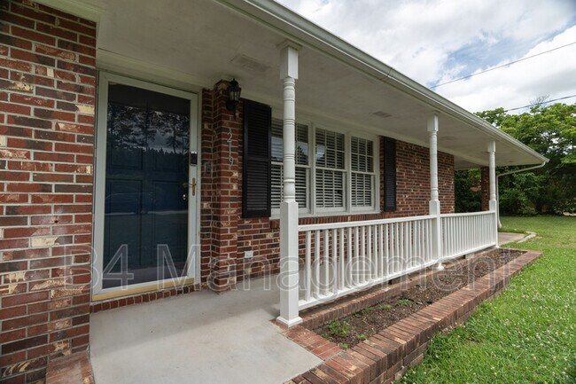 Building Photo - 219 Anita Dr