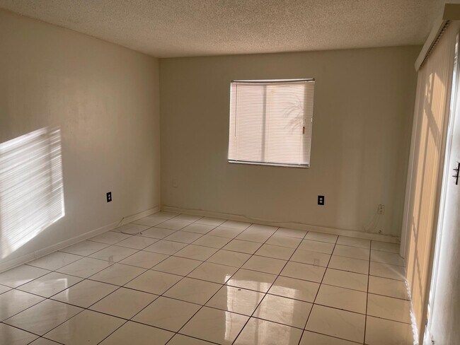 Building Photo - 6054 Forest Hill Blvd