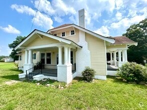 Building Photo - 725 Wiscassett St