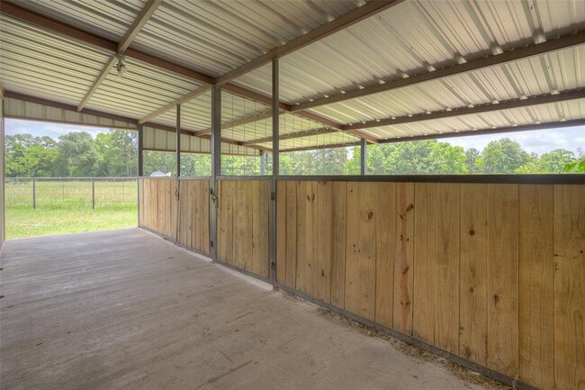 Building Photo - 875 FM 1696