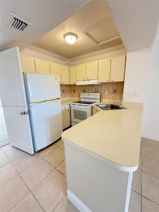 Building Photo - 2170 W 60th St