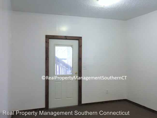 Building Photo - 216 Starr St