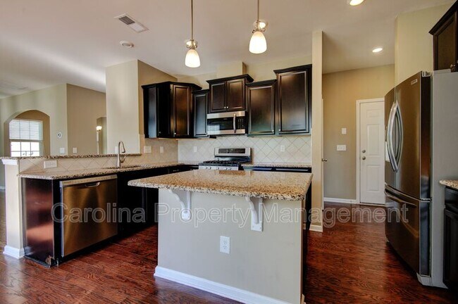 Building Photo - 16125 Hammersmith Farm Dr