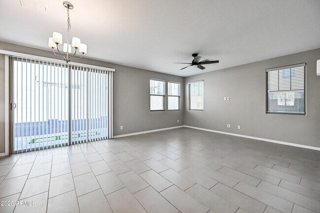 Foto del edificio - 3817 N 100th Dr
