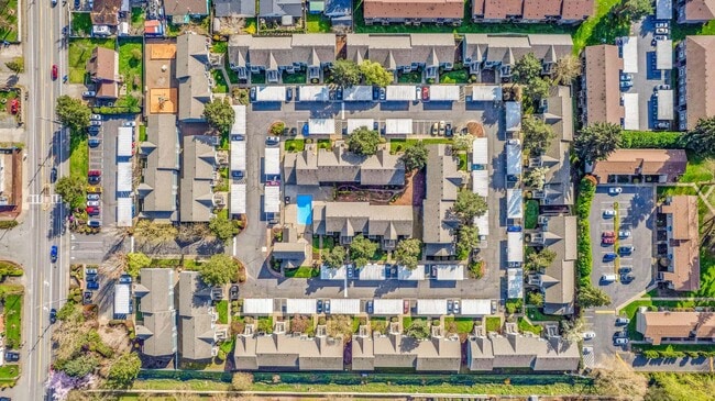 Building Photo - BROOK HOLLOW APARTMENTS