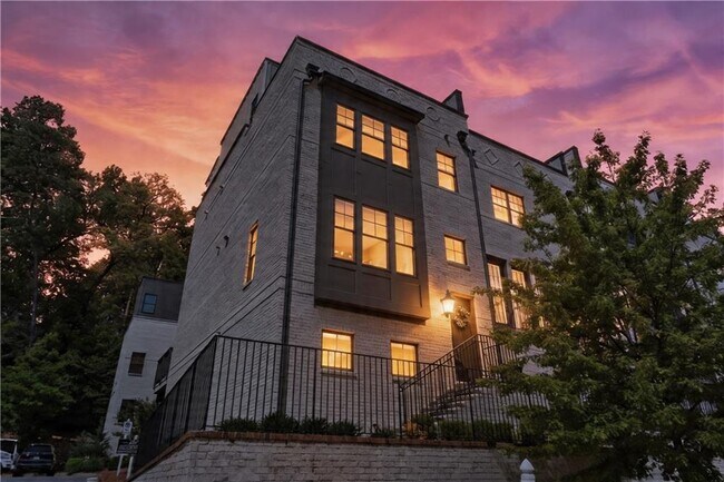 Foto del edificio - 1801 Huntington Hills Ln NW