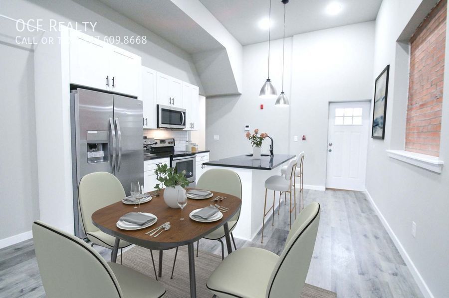 Primary Photo - Large Renovated Brewerytown Five Bedroom A...