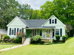 Building Photo - 1114 E Reeder St