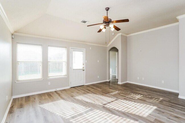 Foto del edificio - 5039 Rustling Branch Ln