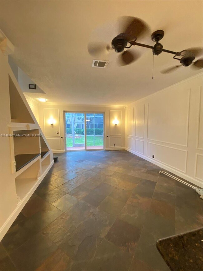 Building Photo - 2041 Pompeii CT