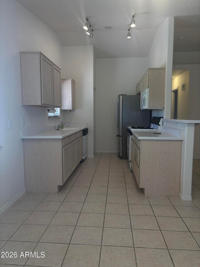 Building Photo - 1331 Deborah Dr