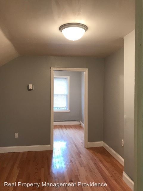 Building Photo - 867 Manton Ave