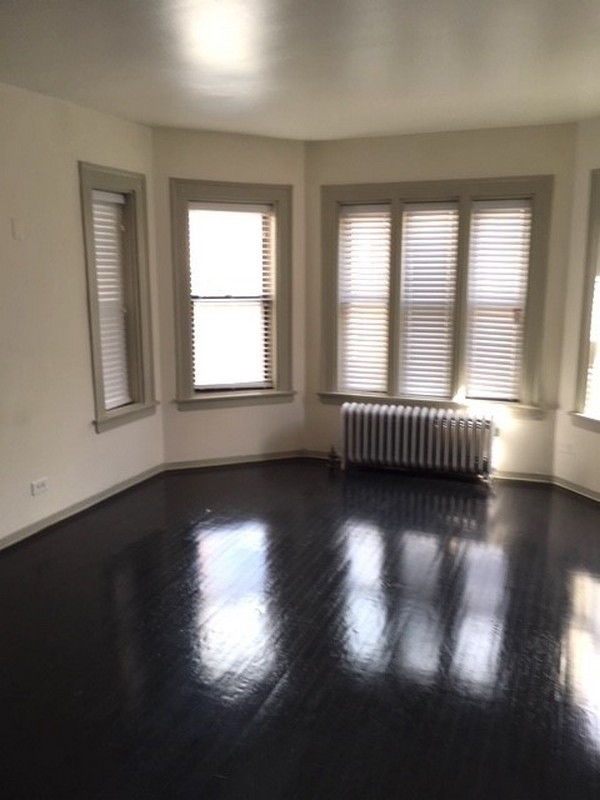 Foto principal - 6920 S Oglesby Ave