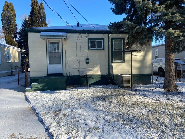 Building Photo - 2010 Capitol Ave