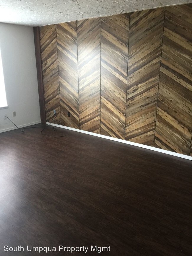 Foto del edificio - 1553-1559 E Central Ave