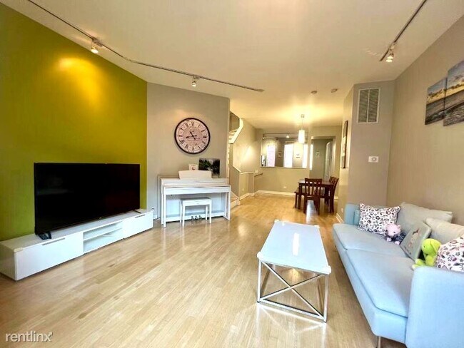 Building Photo - 3 br, 3 bath Townhome - 1254 W Cottage Pl