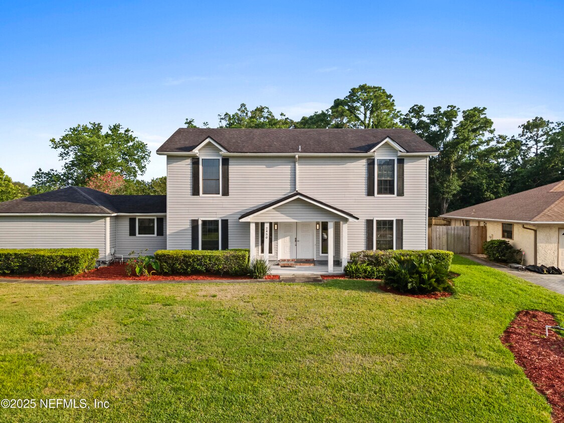 Foto principal - 2450 Fallen Tree Dr W