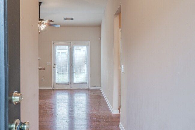 Building Photo - 114 Abelia Ln