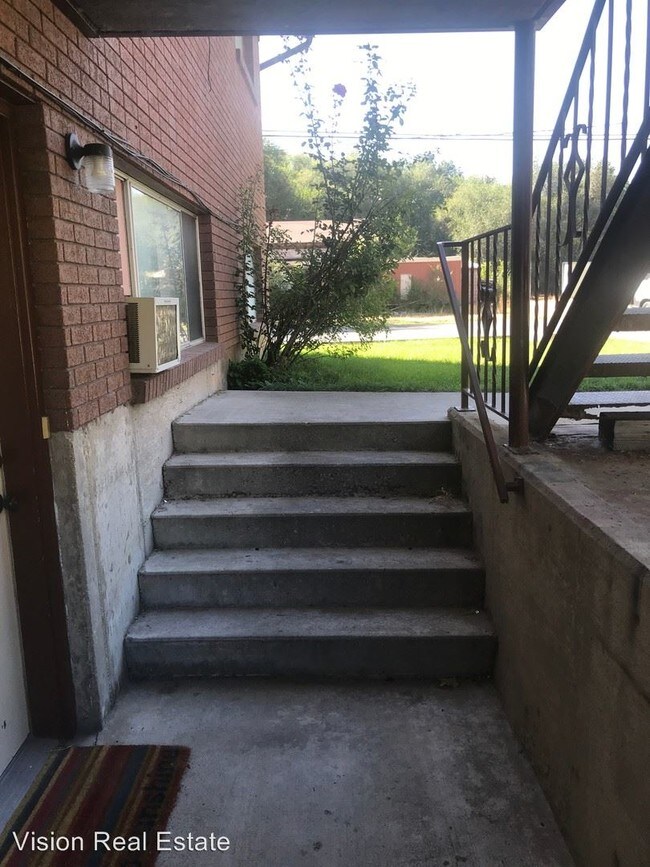 Building Photo - 215 N 200 W