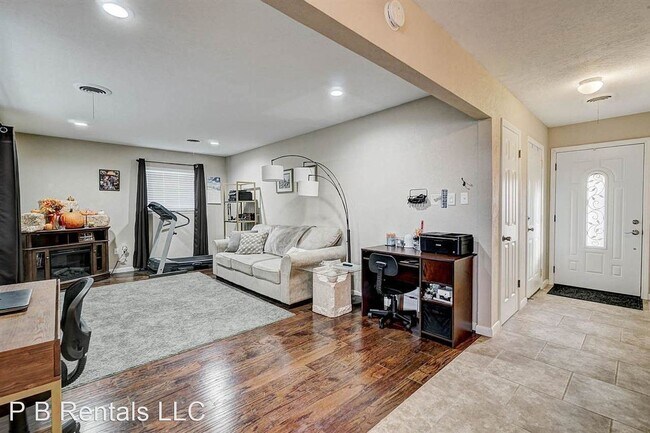 Foto del edificio - 3 br, 2 bath House - 2811 NW HILLTOP DRIVE