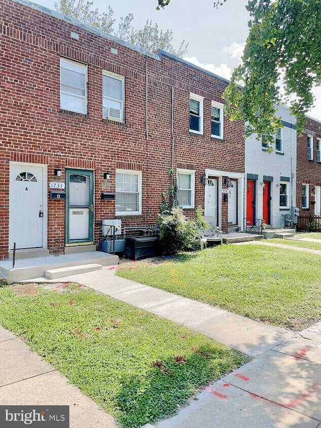 Foto principal - 1733 Holbrook St NE