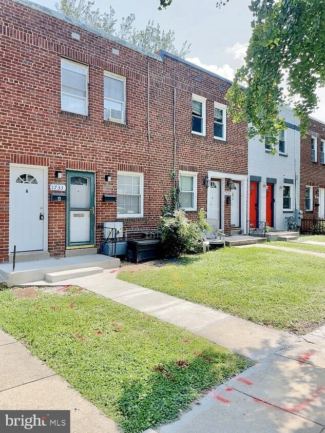 Primary Photo - 1733 Holbrook St NE