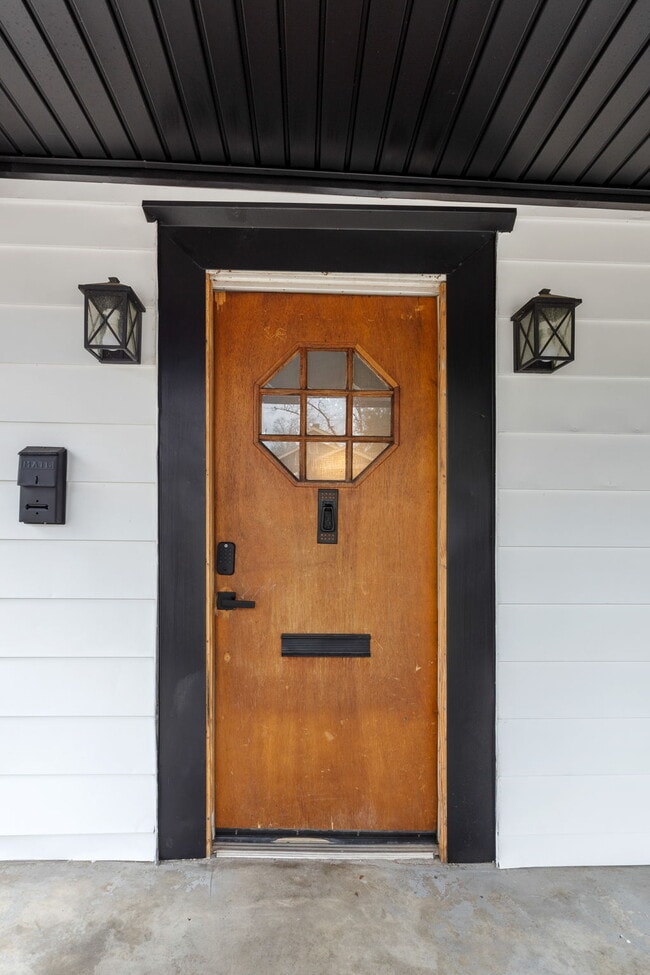 Building Photo - 2214 Wallace St