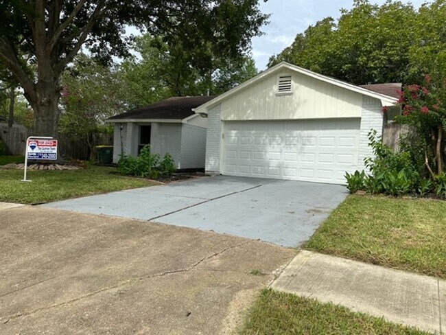 Building Photo - 2703 N Belgravia Dr