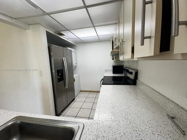 Building Photo - 2675 W 66th St
