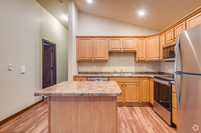 2BR, 2BA - 1,150SF - Kitchen - East Mason Apartments