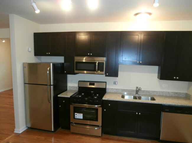 Foto del edificio - 6971 N Greenview Ave