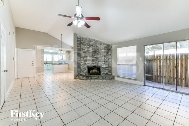 Foto del edificio - 3823 Ebury Dr