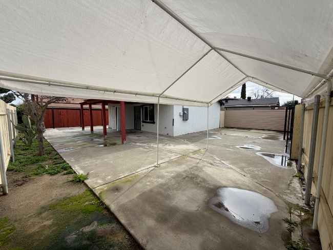 Building Photo - 1709 Margaret Way