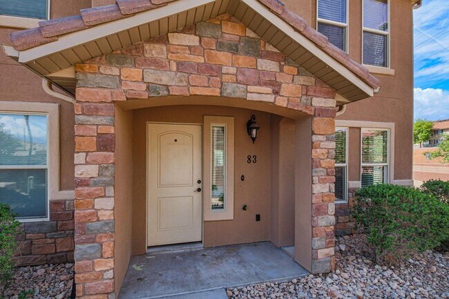 Building Photo - Beautiful Fossil Hills END UNIT!!