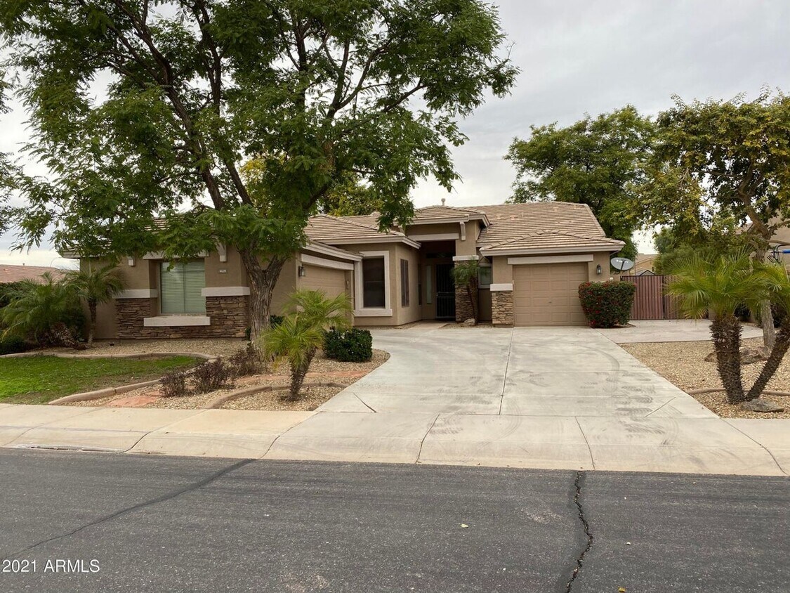 Foto principal - Beautiful 4 bedroom/ 2bath all on one story.