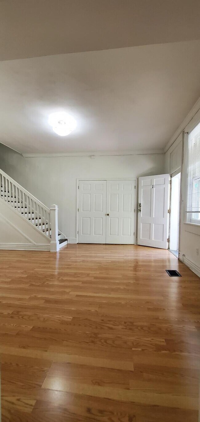 Foto del edificio - 201 S Broadway St