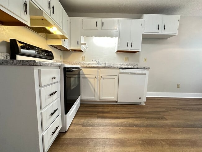 Building Photo - Condo for rent in Grayson Valley