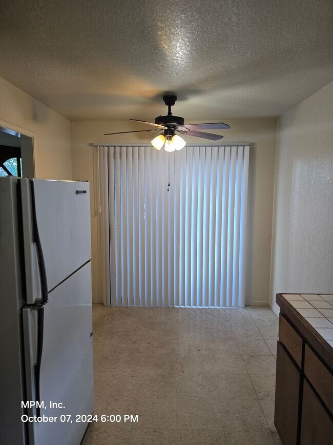 Building Photo - 2 bedroom