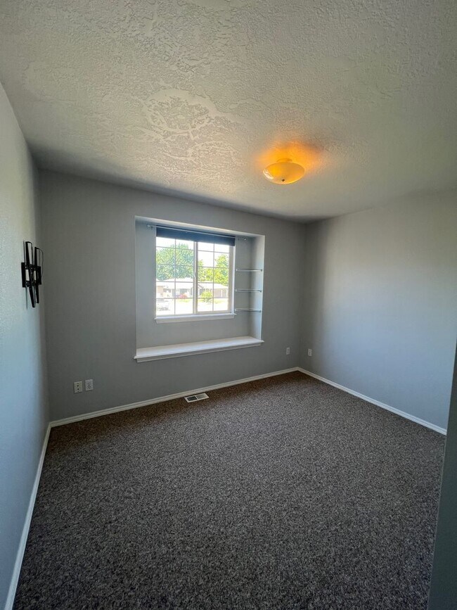 Foto del edificio - 4 Bedroom 3 Bathroom House