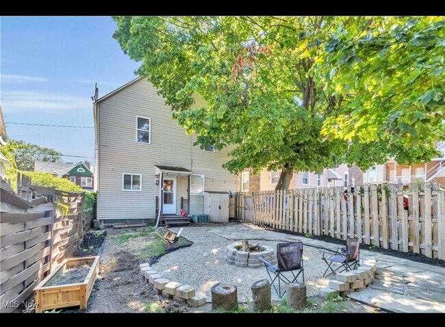 Building Photo - 1374 W 116th St