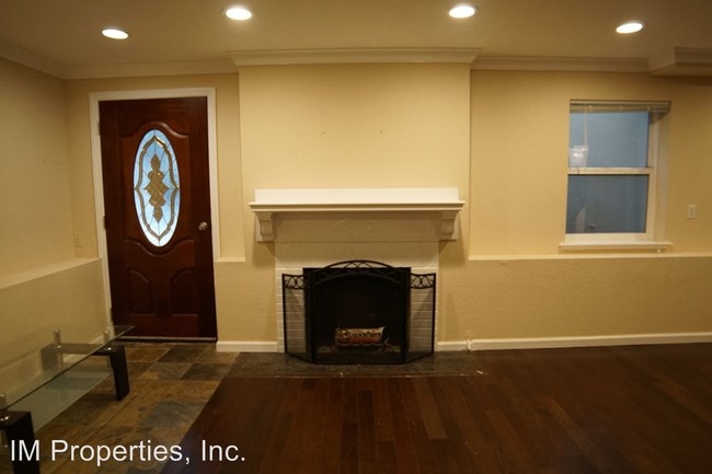 Building Photo - 486 Dewey Blvd