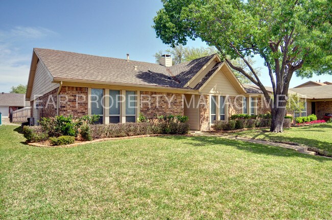 Building Photo - 2027 Lyon Ct