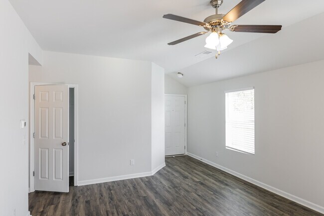 Building Photo - 1120 Brookhaven Drive