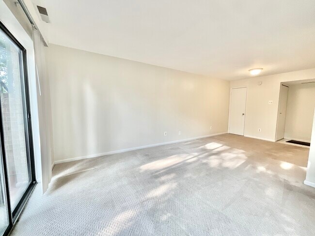 Living/Dining Room - 3024 Gentain Ct NE