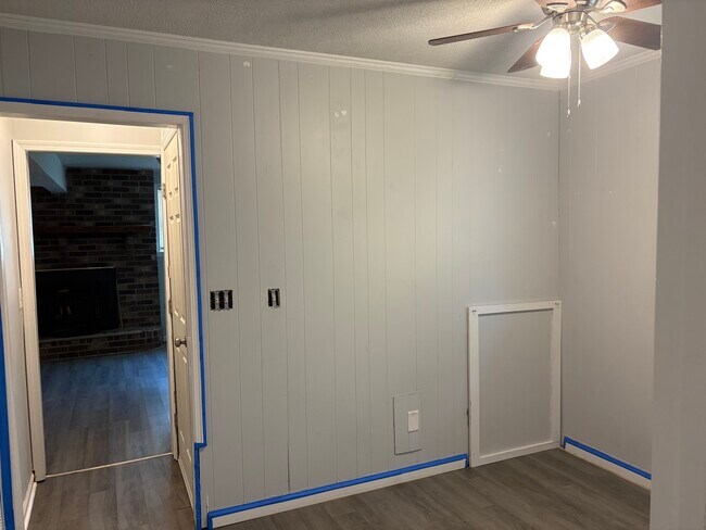 Foto del edificio - 124 Englewood Rd