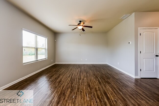 Building Photo - Charming 4 Bedroom in McDonough!